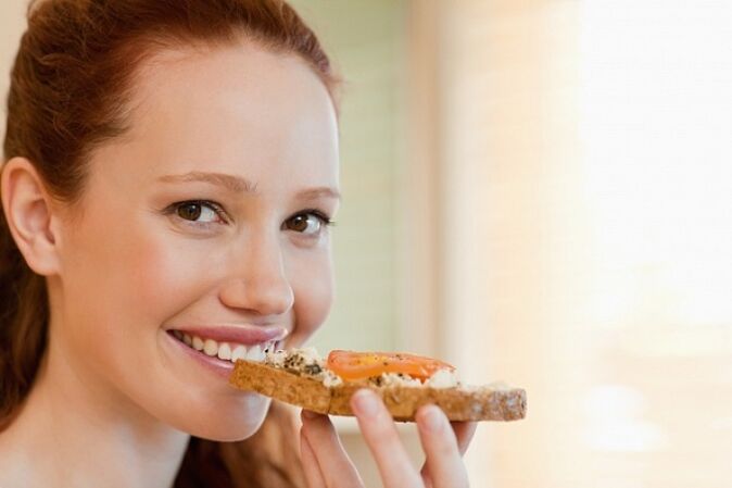 Girl with sandwich